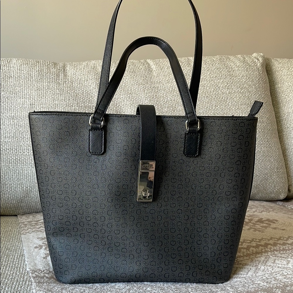 Guess Black Signature Tote Bag